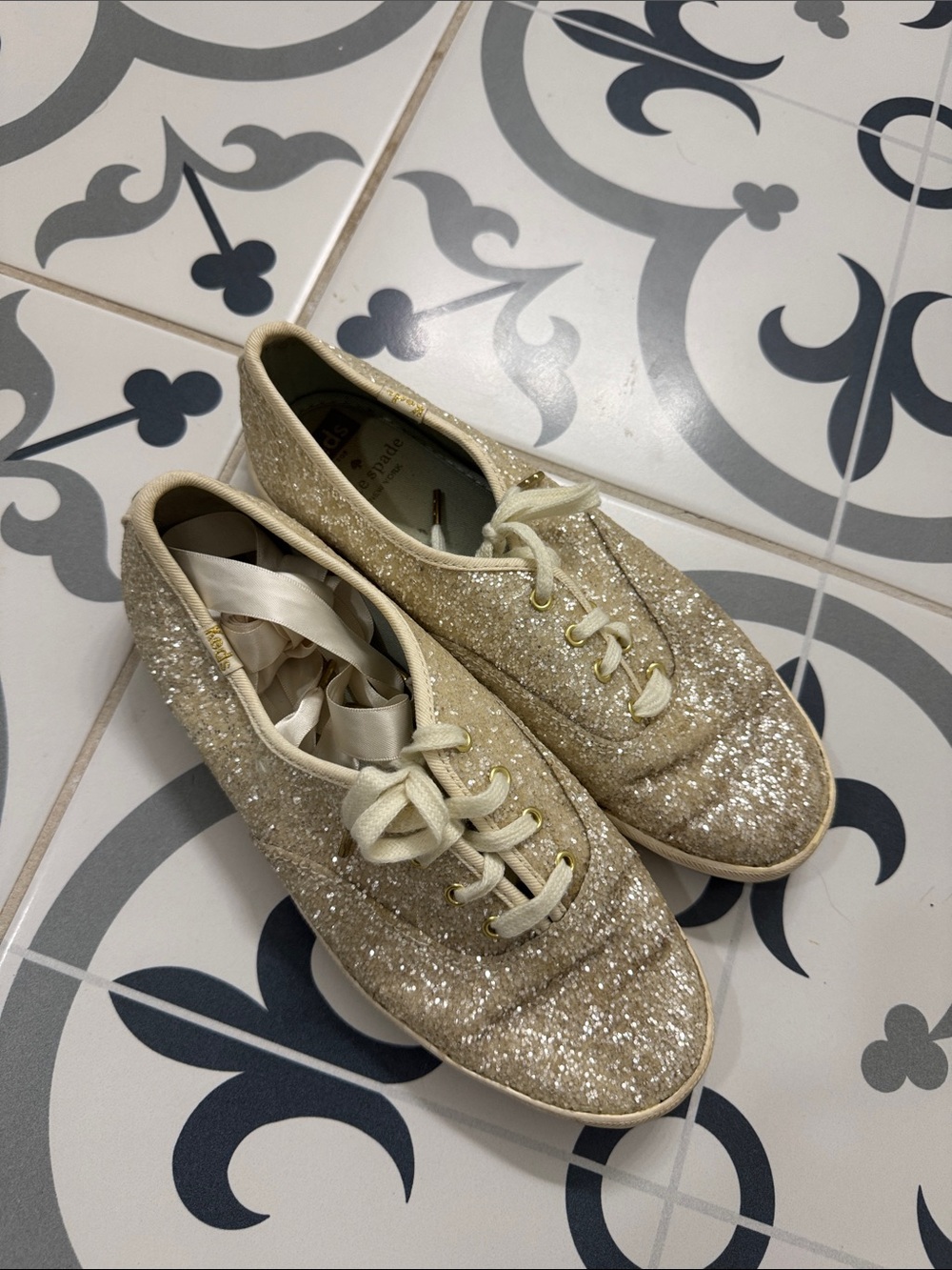 Sparkling white Women's Lace-Up Sneakers